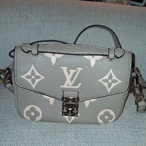 Purse With Adjustable Strap. 1 DAY SALE ONLY